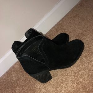 urban outfitters suede booties